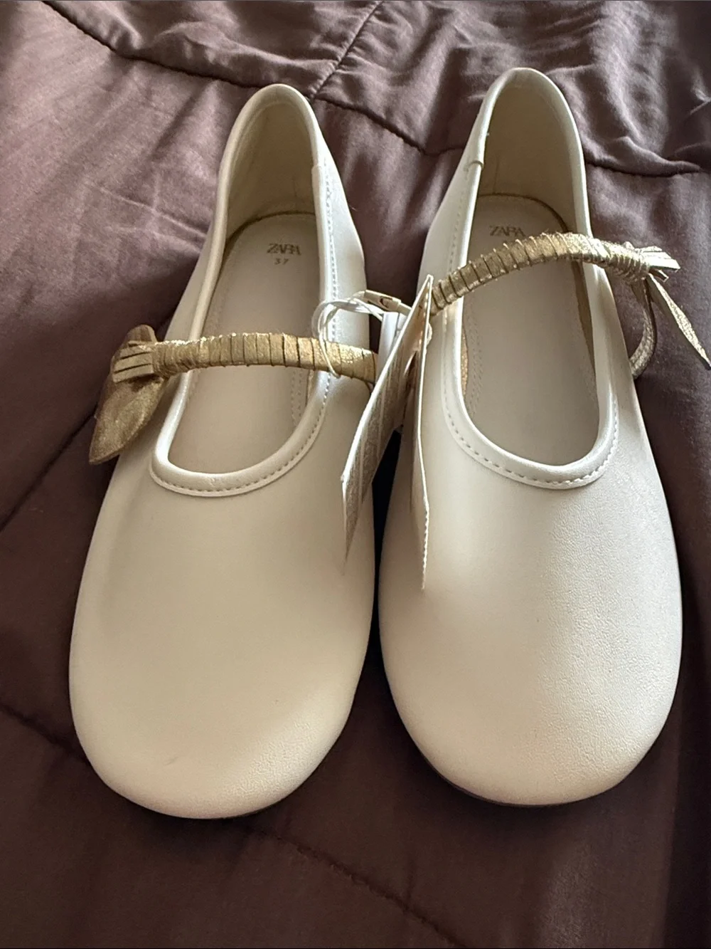 Zara Girls' Ivory Mary Jane Shoes with Gold Bow Strap *NWT*